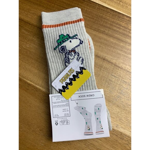 Peanuts Snoopy Unisex Crew Socks Gray With Green Hat & Tree Design Size 10-13 - Picture 5 of 5